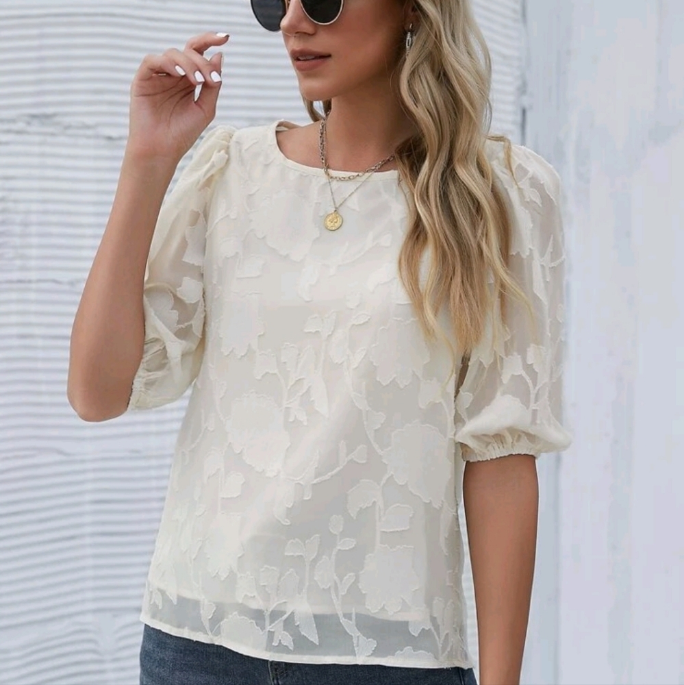 Puff sleeves applique beige top XS/2